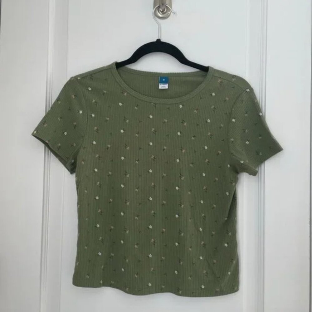 8 Graphic Tees | Size Medium